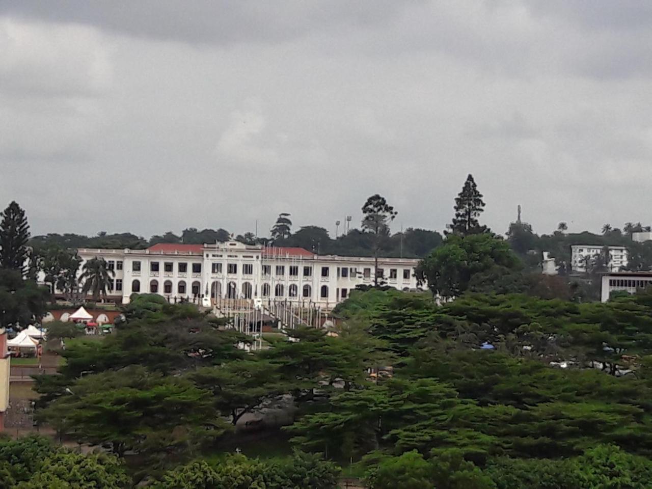 Djeug'Appart Hôtel Yaoundé Exterior foto
